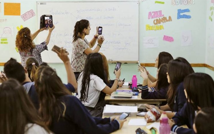 Buscan Prohibir El Uso De Los Tel Fonos Celulares En Los Colegios