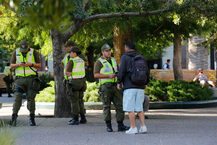 Carabineros Detuvo A 6.517 Personas En Una Semana, Cinco De Ellas ...